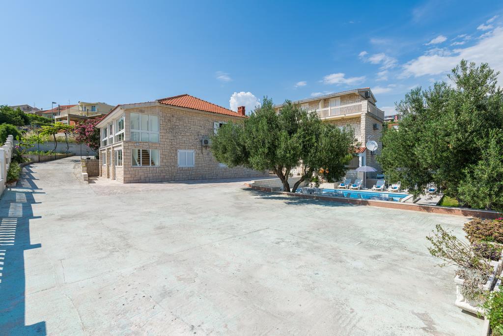 Villa Tomasovic With Pool In 포드스트라나 외부 사진