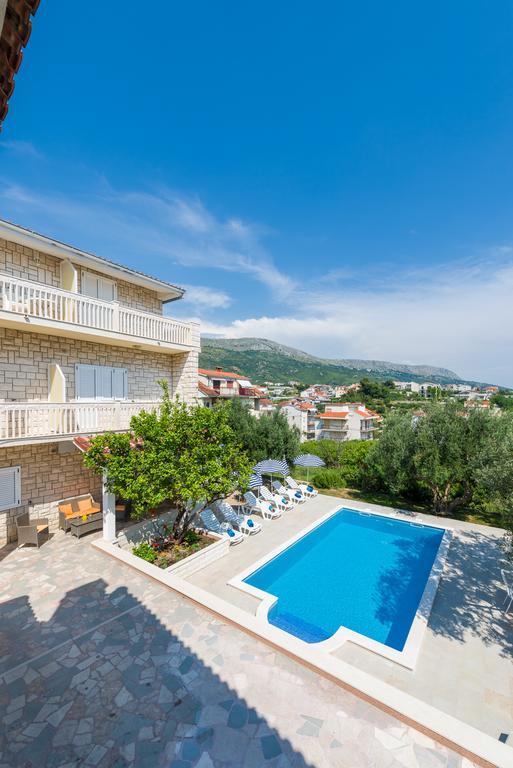 Villa Tomasovic With Pool In 포드스트라나 외부 사진