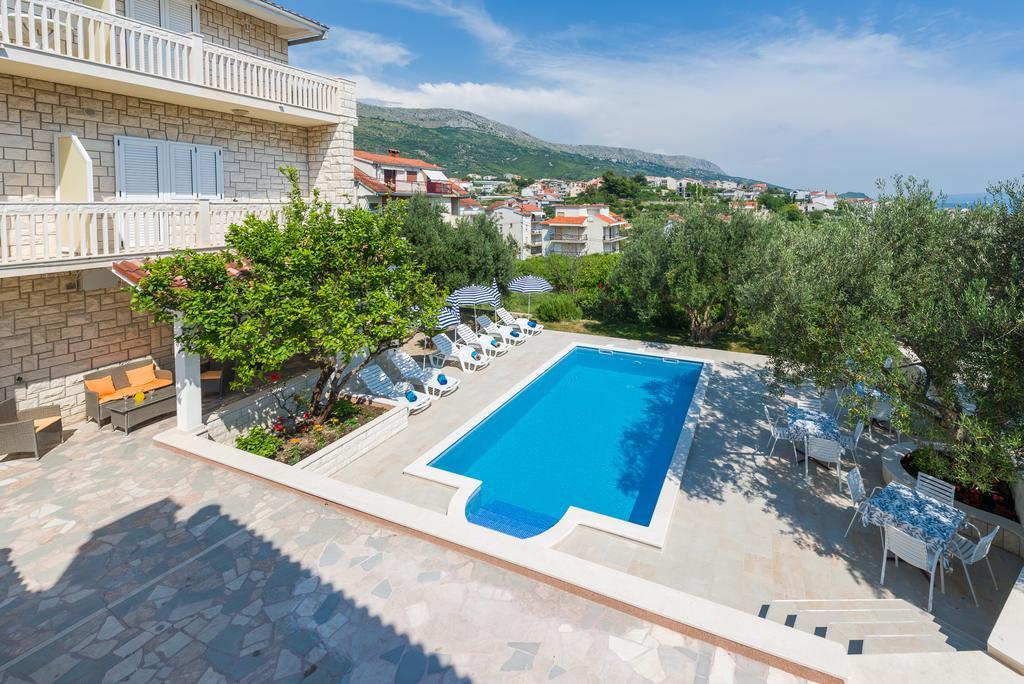 Villa Tomasovic With Pool In 포드스트라나 외부 사진