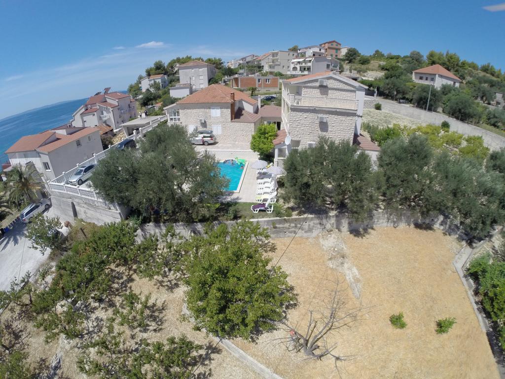 Villa Tomasovic With Pool In 포드스트라나 외부 사진