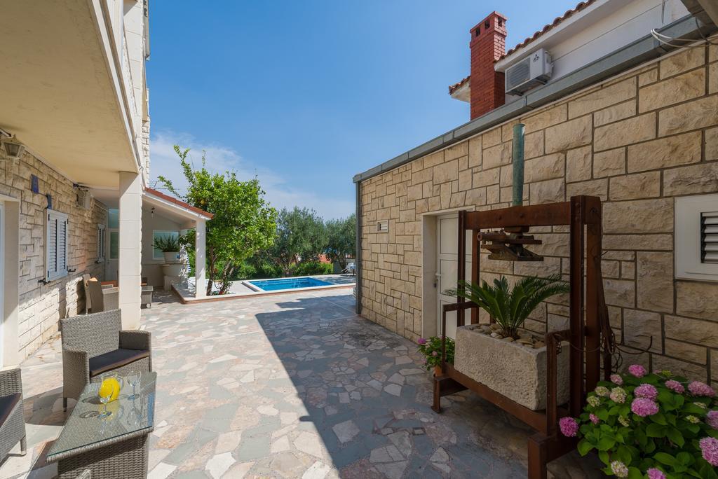 Villa Tomasovic With Pool In 포드스트라나 외부 사진
