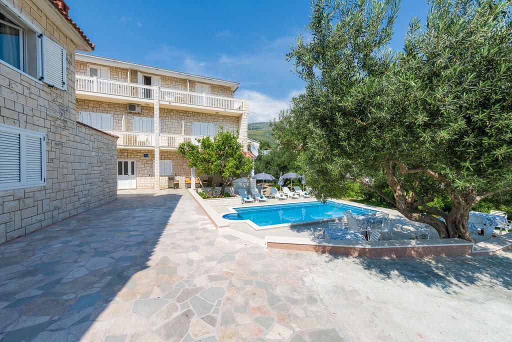 Villa Tomasovic With Pool In 포드스트라나 외부 사진