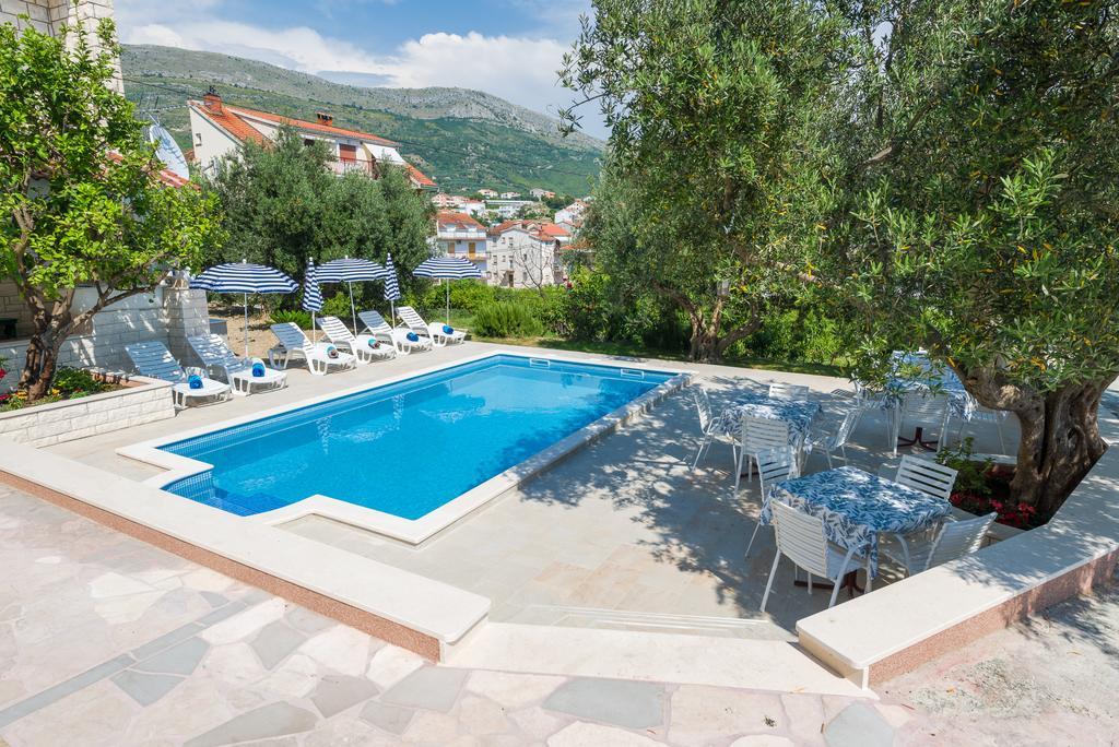 Villa Tomasovic With Pool In 포드스트라나 외부 사진