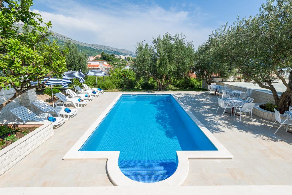 Villa Tomasovic With Pool In 포드스트라나 외부 사진