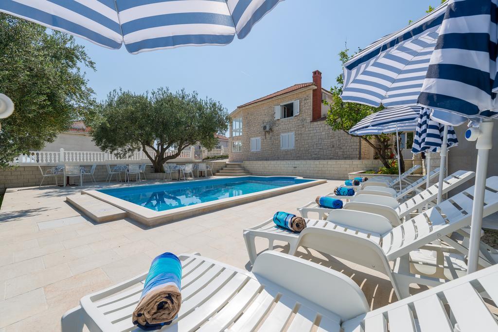 Villa Tomasovic With Pool In 포드스트라나 외부 사진