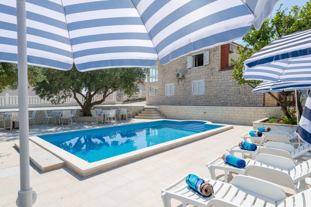 Villa Tomasovic With Pool In 포드스트라나 외부 사진