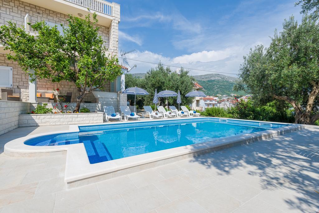 Villa Tomasovic With Pool In 포드스트라나 외부 사진